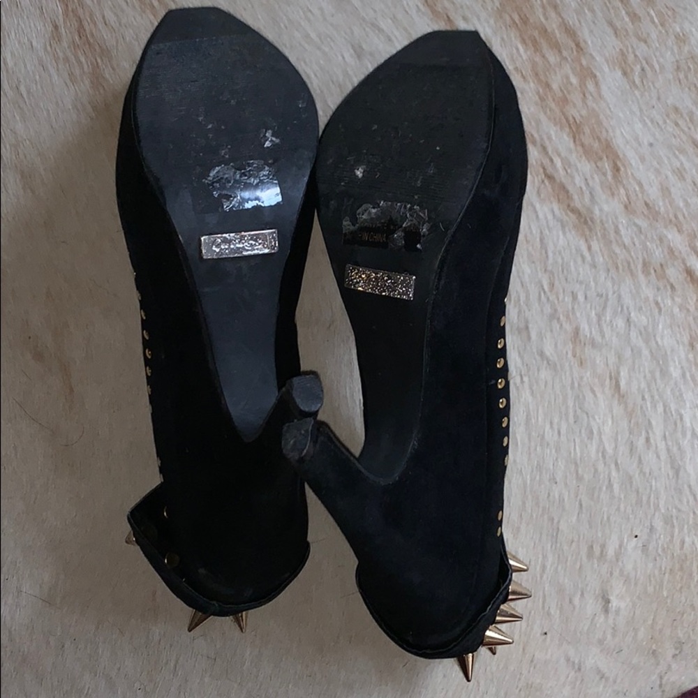 Shoes - Picture 3 of 5